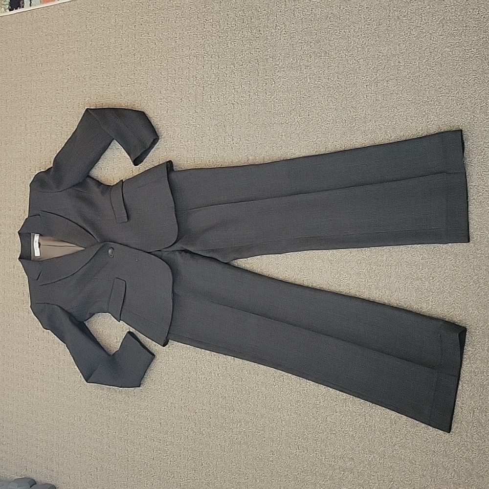 Tahari, Business Suit, Sz: 4, Brownish-Grey